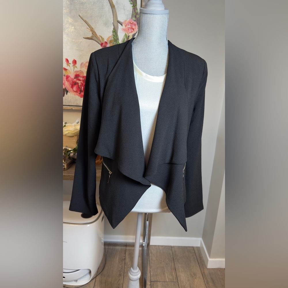 Magazine black blazer